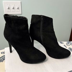 Forever 21 - 4 1/2” With 1” Platform Heel Ankle Boots Booties Black size 10